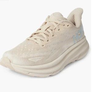 Women's Clifton 7.5 us Sneaker in Shiftin Sand / Eggnog